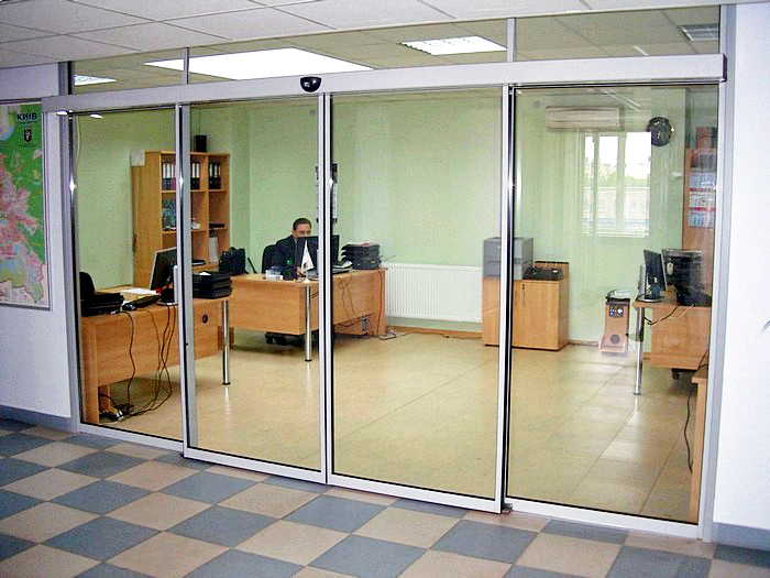 Офісний кабінет з автоматичними дверима
